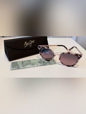 🆕 Maui Jim Wood Rose Sunglasses
Pink Tortoise With Rose Gold - Maui Rose lenses